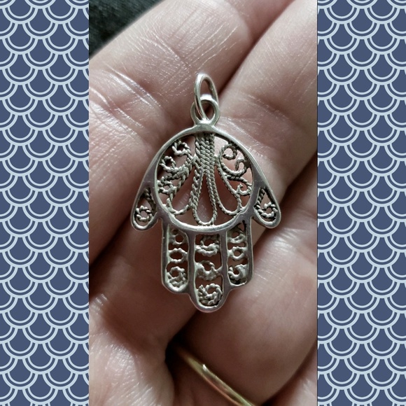 Sterling silver filigree hamsa hand pendant - Picture 2 of 2